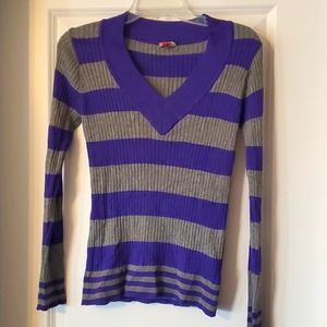 L.E.I Sweater V-Neck
